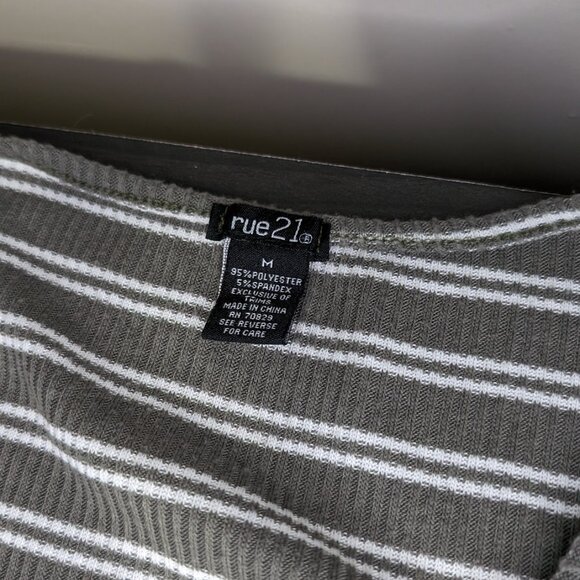 Rue21 Soft Striped Sweater with Ruched Front M GUC - Picture 2 of 5